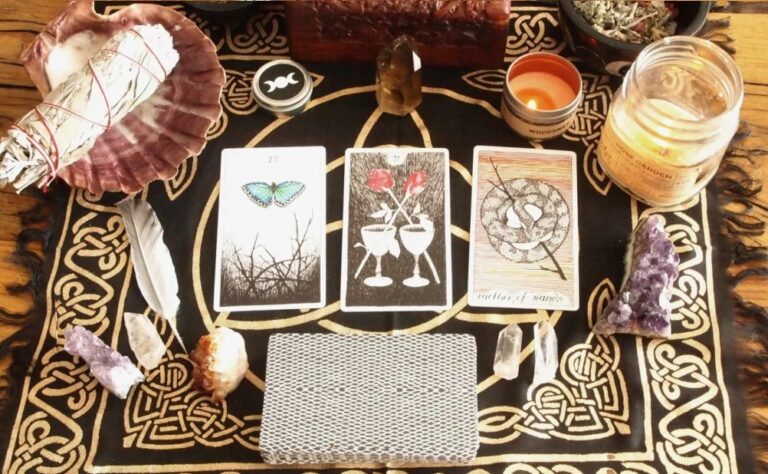 Comment Créer un Espace Sacré pour ses Tirages de Tarot