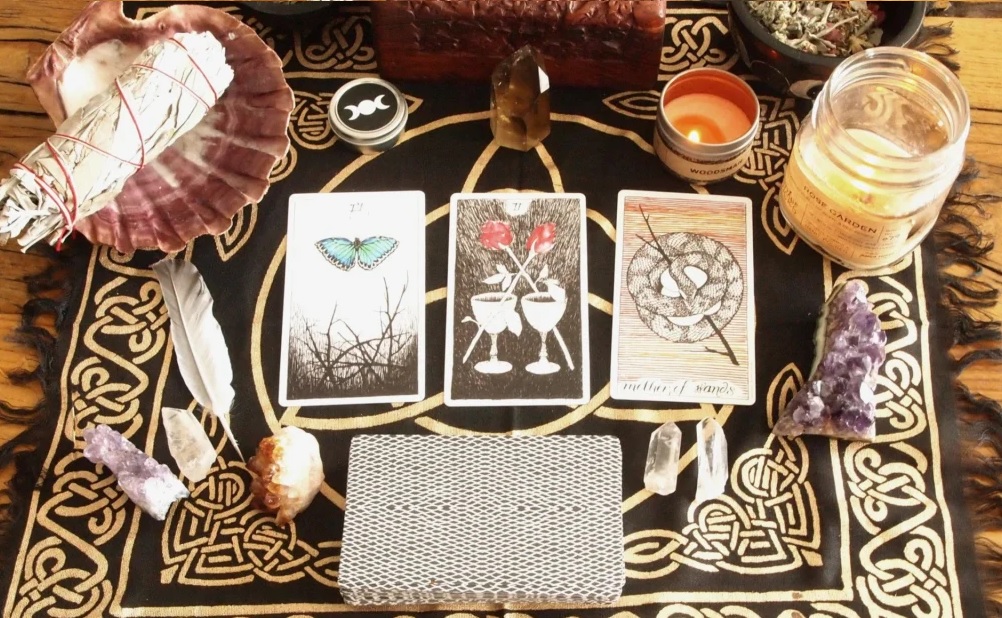 Comment Créer un Espace Sacré pour ses Tirages de Tarot